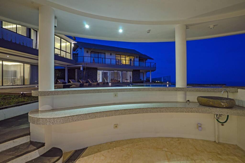 Grand Villa Uluwatu Ungasan  Exterior photo